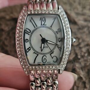 Elegant Silver Quartz Women's Watch